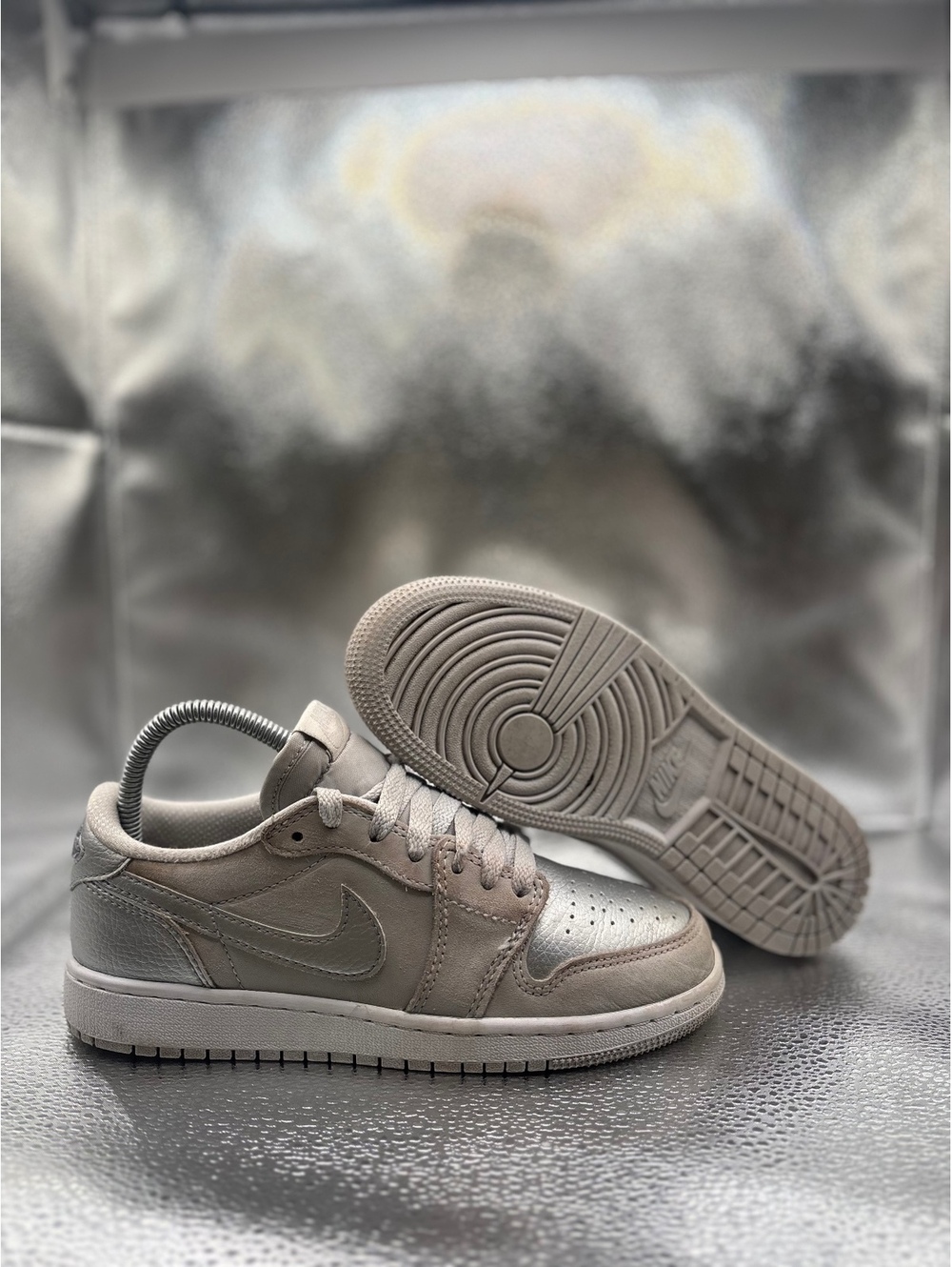 Air Jordan 1 low retro of metallic sliver GS